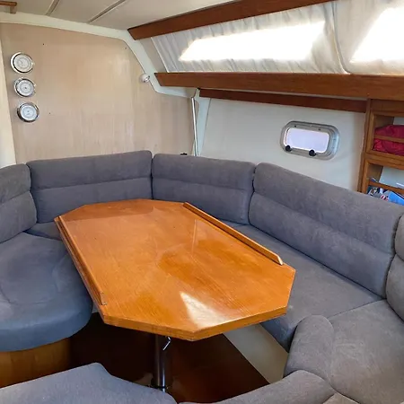 Voilier 36 Pieds A Au Mole Saint Louis Face Au Mont Saint Clair Hotel na wodzie *