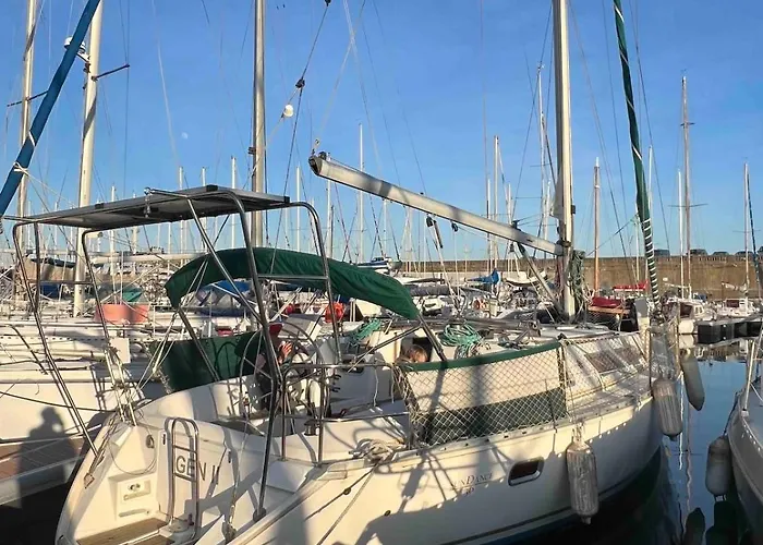 Voilier 36 Pieds A Au Mole Saint Louis Face Au Mont Saint Clair Hotel na wodzie *