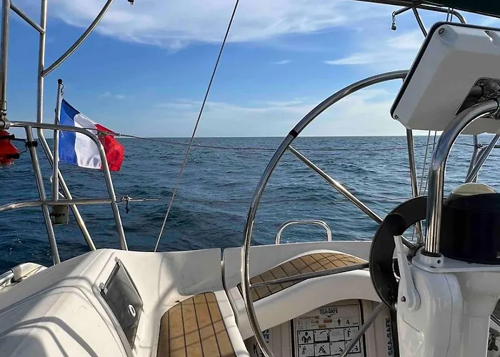 Voilier 36 Pieds A Au Mole Saint Louis Face Au Mont Saint Clair