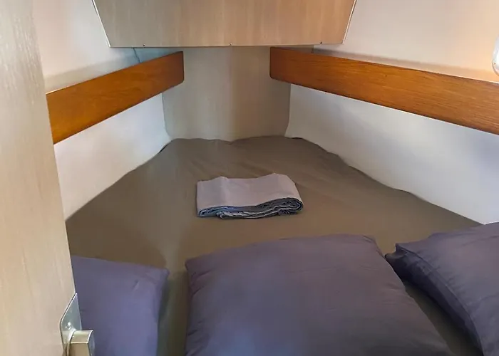 Botel Voilier 36 Pieds à Au Môle Saint Louis Face Au Mont Saint Clair