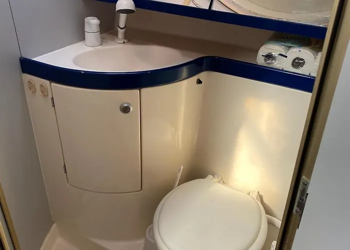 Botel Voilier 36 Pieds à Au Môle Saint Louis Face Au Mont Saint Clair *