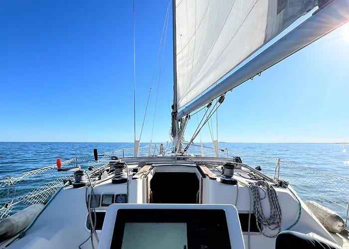 Botel Voilier 36 Pieds à Au Môle Saint Louis Face Au Mont Saint Clair