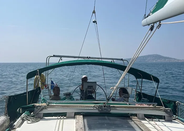 Botel Voilier 36 Pieds à Au Môle Saint Louis Face Au Mont Saint Clair *